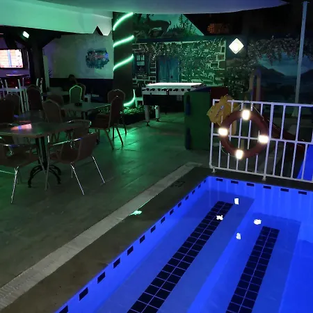 Hotel de apartamente Roadhouse Boutik *