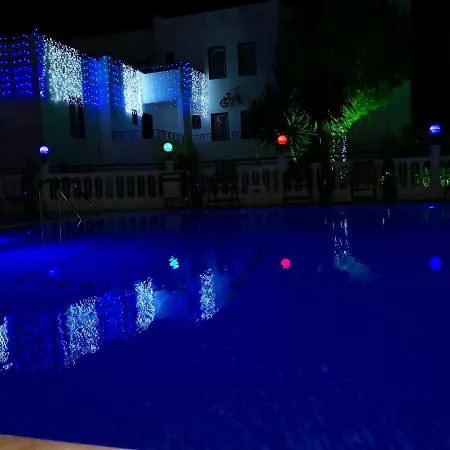 Hotel de apartamente Roadhouse Boutik *